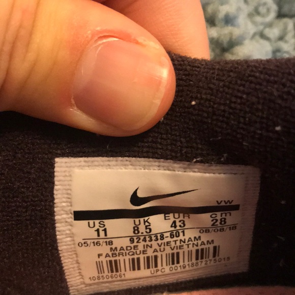 Nike shoes - Picture 3 of 3